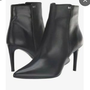 Womens Michael Kors Dorothy Flex Mid Bootie Ankle Boots, Black